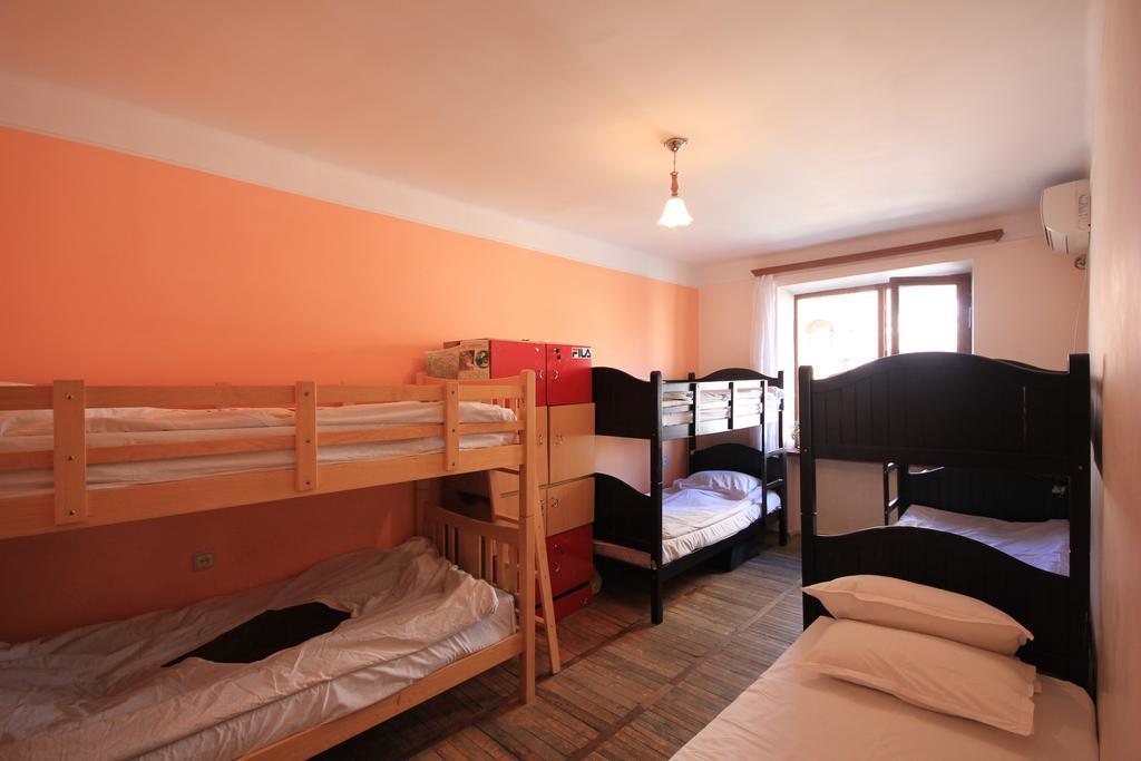Center Hostel And Tours Erivan Dış mekan fotoğraf