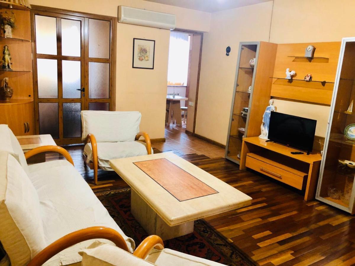 Center Hostel And Tours Erivan Dış mekan fotoğraf